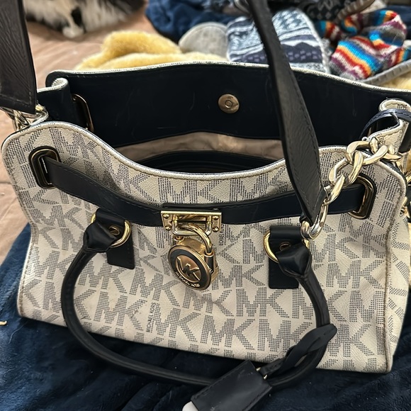 Michael Kors purse - Picture 3 of 8